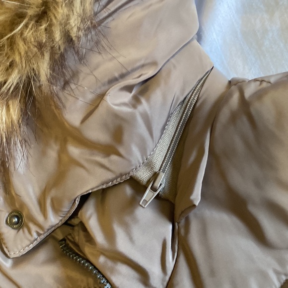 Brown vest with comfy lining and fur hood. Never worn - Picture 5 of 5